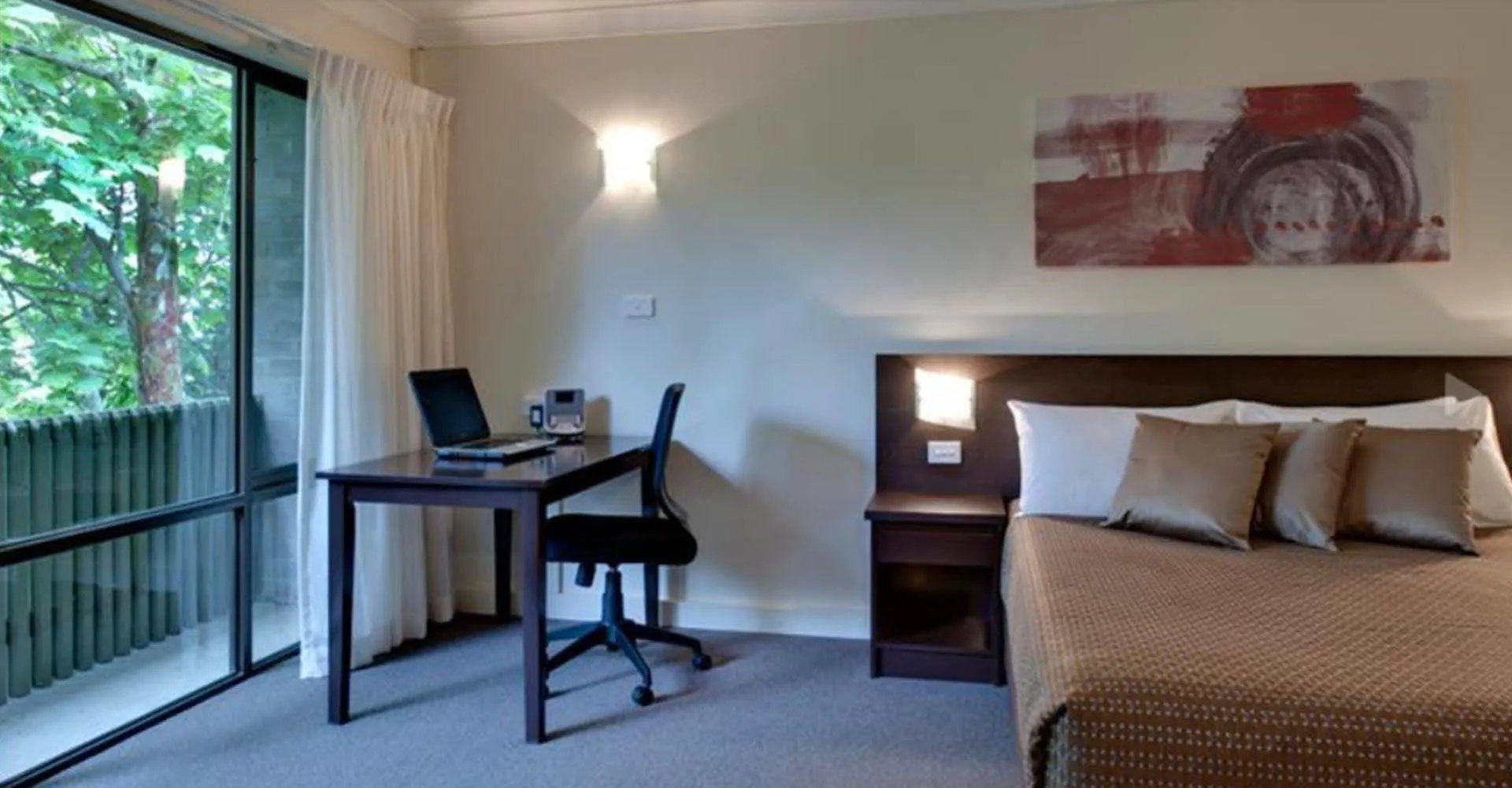 Ibis Styles Canberra Tall Trees 4*,