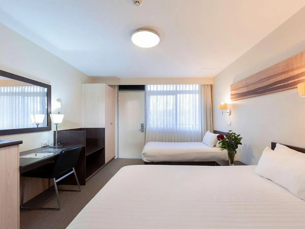 Ibis Styles Canberra Tall Trees 4*,